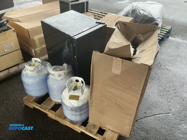 Lot 2-24555 - Lot of exterior body components, specialty appliances, and (3) propane tanks.