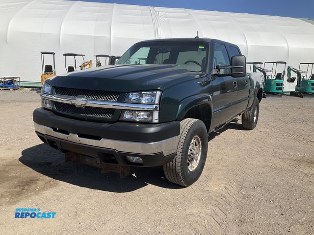 Lot 2-70298 - 2003 Chevrolet Silverado Crew Cab Long Box Pickup Truck 4x4