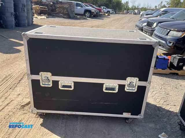 Lot 2-33341 - Heavy duty everlink dual flat screen TV flight lockable case approx. 29” x 52” x 41.5”