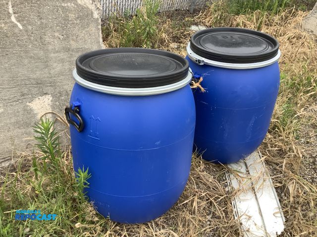 Lot 2-18417 - Lot of (2) 25 gallon blue plastic barrel with removable lid and locking rings. Clean inside. Contain...