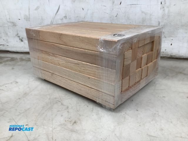 Lot 2-93515 - 40 New Pieces of unfinished sanded red oak hobby and craft wood 1 1/8” x 1 1/8” x 12 1/4”