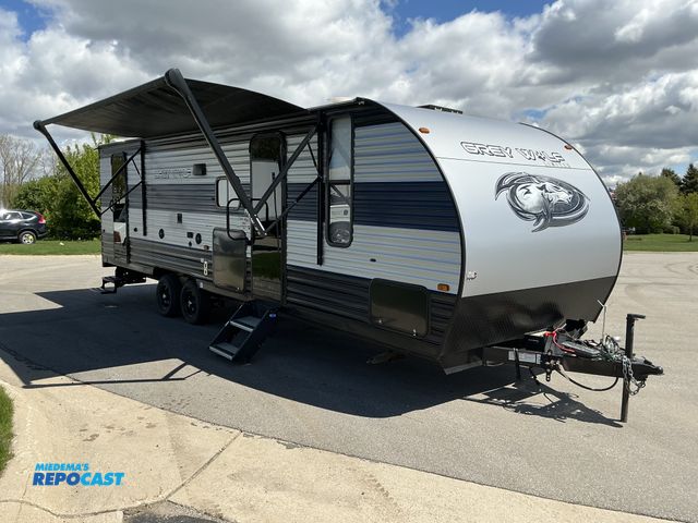 Lot 2-34698 - 2022 Forest River Grey Wolf Limited M-26DBH Camper Travel Trailer
