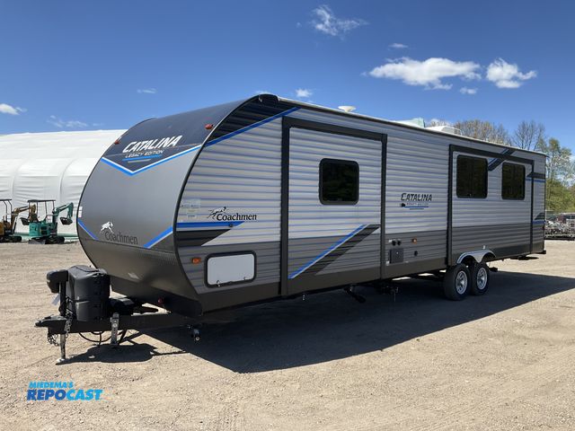 Lot 2-90143 - 2022 Coachmen Catalina Legacy Edition 303RKDS Camper Travel Trailer