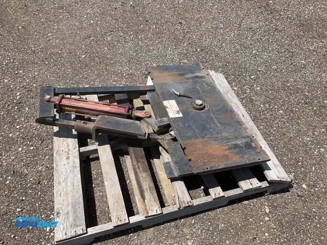 Lot 2-40430 - 180 degree side tipper forklift carriage, 16” class 2, used