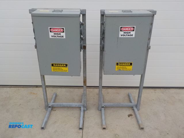 Lot 2-37879 - Lot of (2) Eaton-Cutler-Hammer 125 Amp Max Power Supply Units, 208-120 Volts, 3 Phase (4) Outlet Plu...