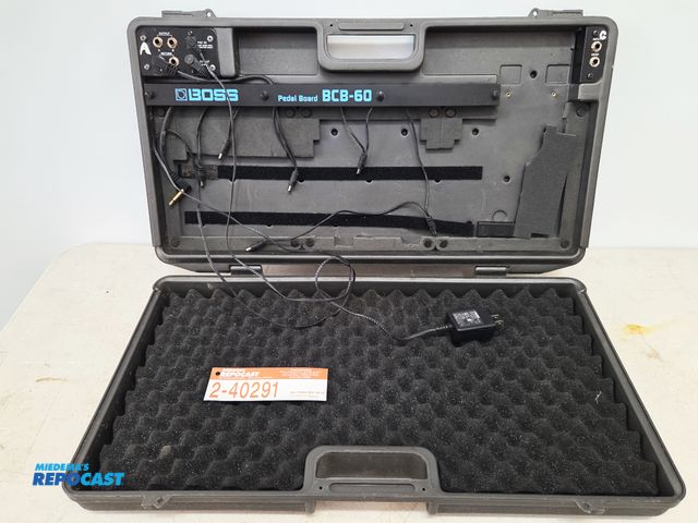 Lot 2-40291 - BOSS BCB-60 Pedal Board, guitar effects pedal power hub case.