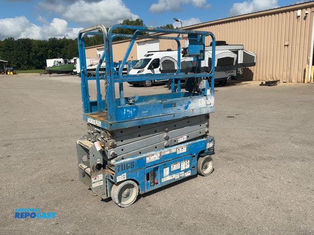 Lot 2-40528 - 2005 Genie GS-1930 Scissor Lift