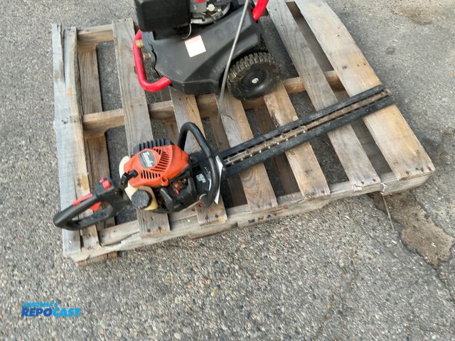Lot 2-96317 - Tanaka TCH22ECP2 Portable Gas Powered Hedge trimmer Runs but deck is seized