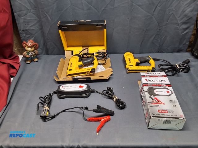 Lot 2-23614 - (2) DEWALT MULTI TACKERS AND (1) VECTOR BATTERY CHARGER