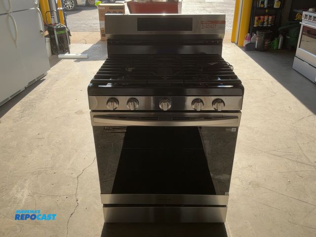 Lot 2-40427 - Scratch & Dent Gas Samsung NXY0A6511SS Range