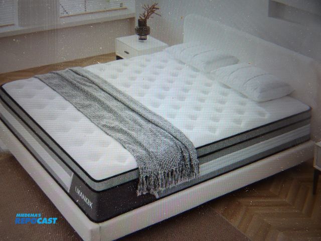 Lot 2-51082 - lot of 2 LMANKBK queen gel memory foam mattress, 60"x80"x12", pocket springs