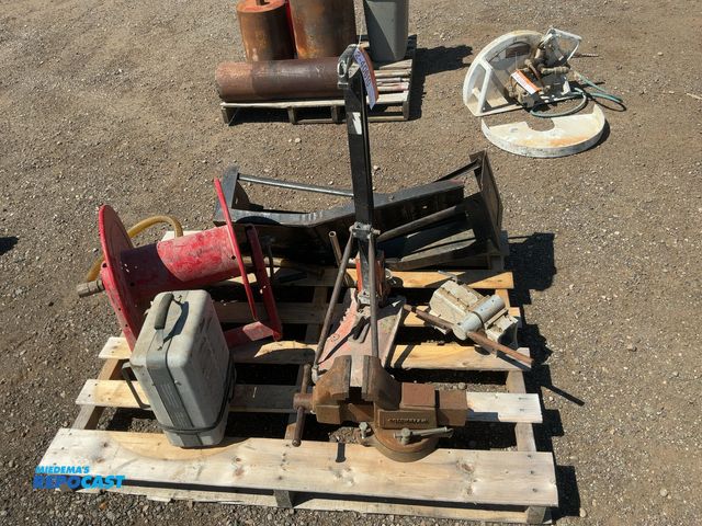 Lot 2-40610 - Lot of assorted tools including metal car ramps, electric utility heater, Reelcraft hand crank hose ...