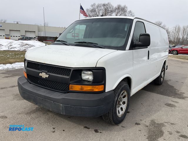 Lot 2-94402 - 2011 Chevrolet Express G1500 1500 Cargo Cargo Van RWD