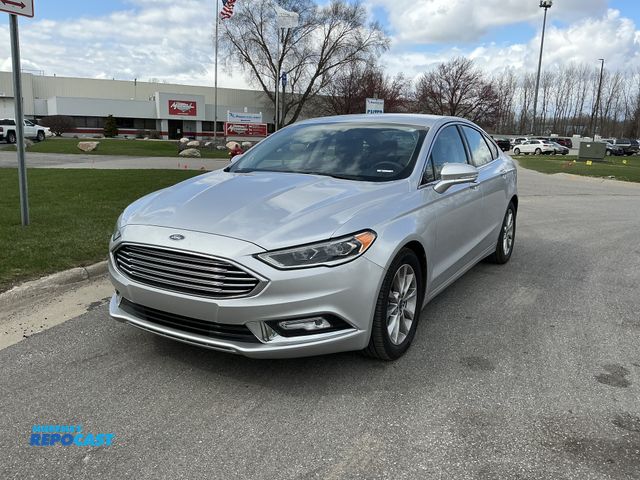 Lot 2-14273 - 2017 Ford Fusion SE Sedan FWD