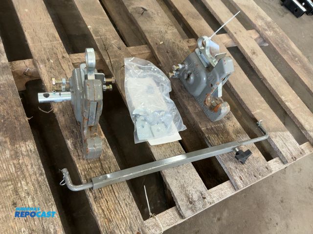 Lot 2-20218 - Pat’s Quick Hitch Kit, includes two quick hitch ends for 3-point arms and adjustable bar, CAT 1-2
