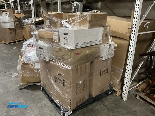 Lot 2-16325 - 1000+ Phone cases and screen protectors
