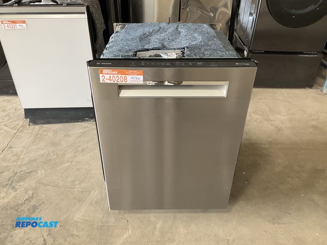 Lot 2-40208 - Scratch & Dent Bosch SHP65DC5N/39 500 Series 24 in. Stainless Steel Top Control Tall Tub Pocket Hand...