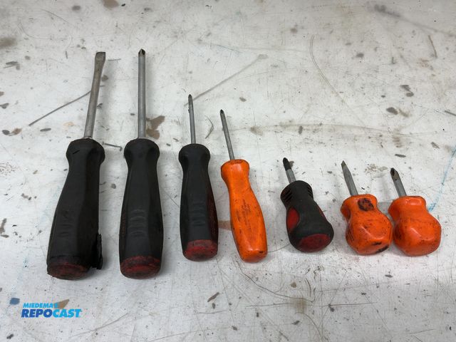 Lot 2-14665 - 7pc Snap-on screw drivers