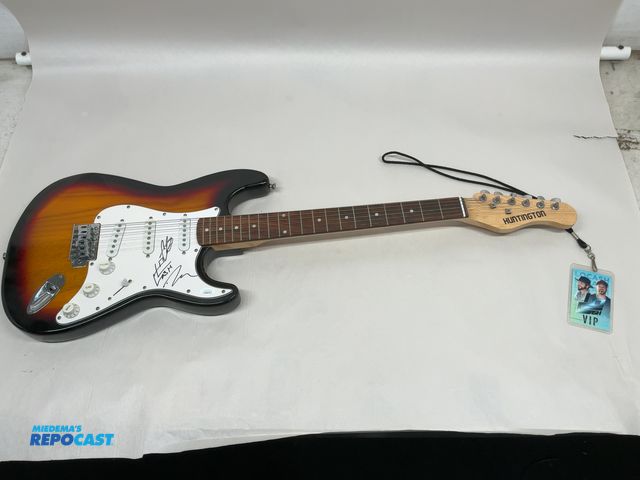 Lot 2-55307 - LoCash Autographed Electric Guitar w/ VIP Concert Pass(DOBSON)