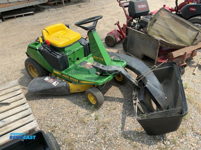 Lot 2-74090 - John deere Gx75 Riding Lawn Mower Turns over and only starts with air filter off, carb intake appear...