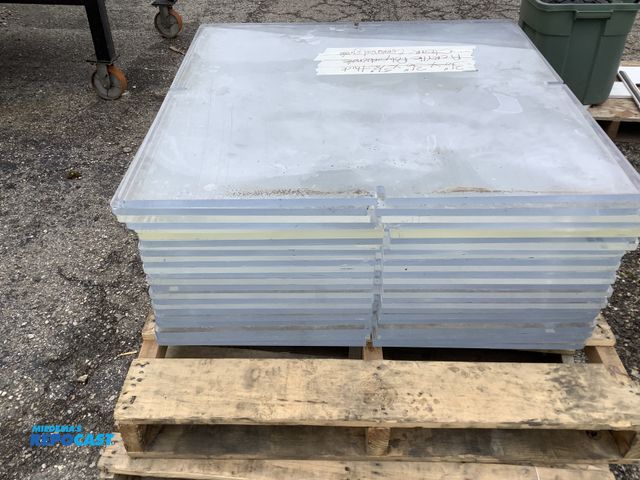 Lot 2-60880 - 24 sheets of acrylic polycarbonate clear commercial grade 36”x36”x5/8 thick