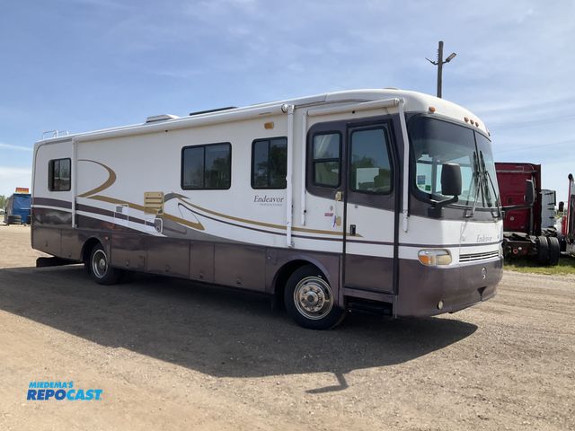 Lot 2-34703 - 1998 Holiday Rambler Endeavor Diesel Pusher Motorhome