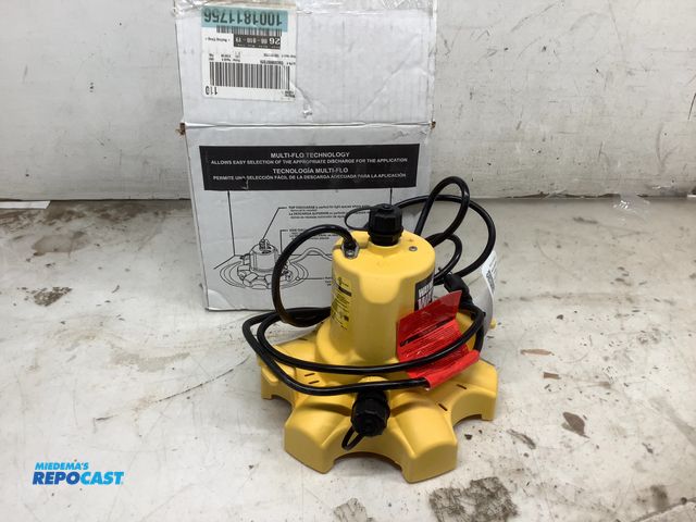 Lot 2-93622 - Wayne Water Bug - Removes 1350 Gallons Per Hour (tested and powers on)