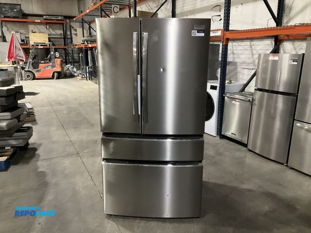 Lot 2-46786 - Scratch & Dent Frigidaire GRMN2872AF05 Refrigerator/Freezer