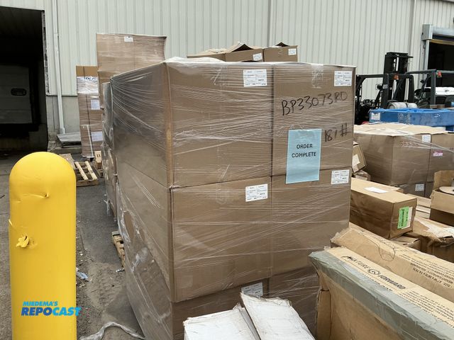 Lot 2-24731 - (6 boxes) of 30”x7”+.75” Lip 3/16” 3rd web bubble bags, 300 per box