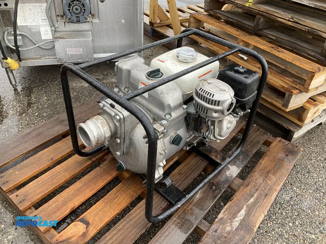 Lot 2-94808 - honda WT30X gas powered recoil start trash pump