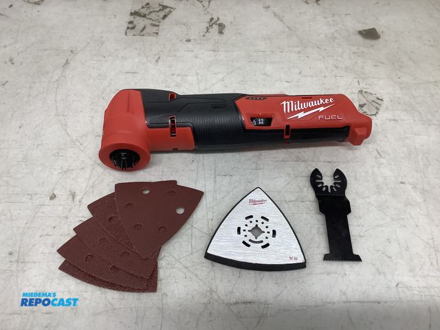 Lot 2-25857 - Milwaukee 2526-20 Oscillating multi-tool fits all M12 batteries