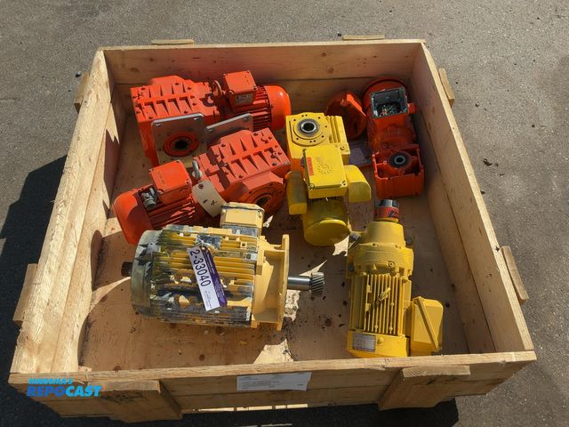 Lot 2-33040 - (6) Assorted Electric Motors, most attached to gearboxes
