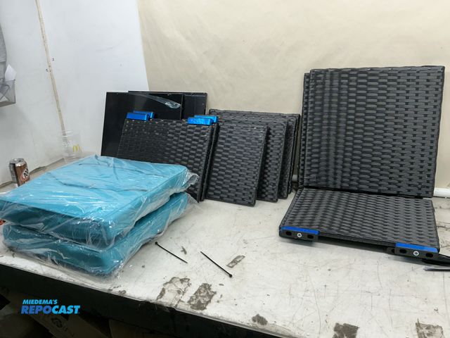 Lot 2-33669 - Lot of (1) reel storage patio chair.