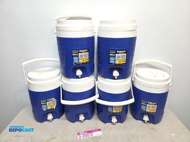 Lot 2-29572 - lot of IGLOO 2 gallon water cooler jugs