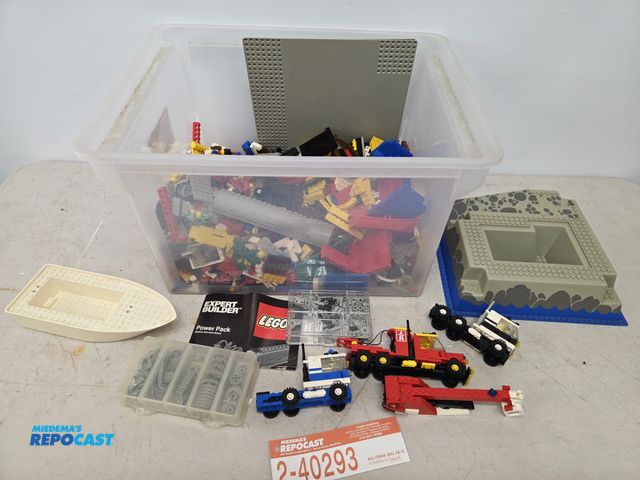 Lot 2-401293 - LEGO lot