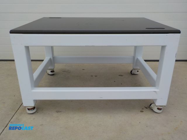 Lot 2-33522 - Industrial Support Stand Cart, Casters, With Locks, 40'' x 30'' x 24'' Tall, Heavy Tube Frame