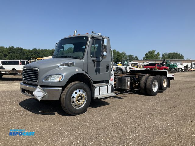 Lot 2-11116 - 2015 Freightliner M2 Cab and Chassis