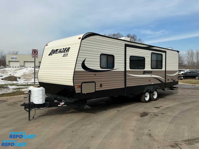 Lot 2-43269 - 2015 Forest River Avenger ATI 27BBS Camper Travel Trailer