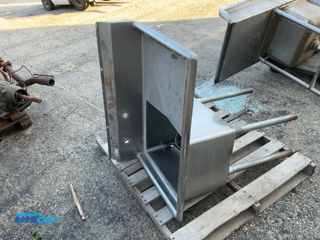 Lot 2-91633 - Commercial stainless steel restaurant kitchen sink