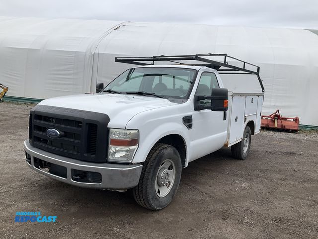 Lot 2-31167 - 2008 Ford F250 XL Super Duty Regular Cab Long Box Utility Box RWD