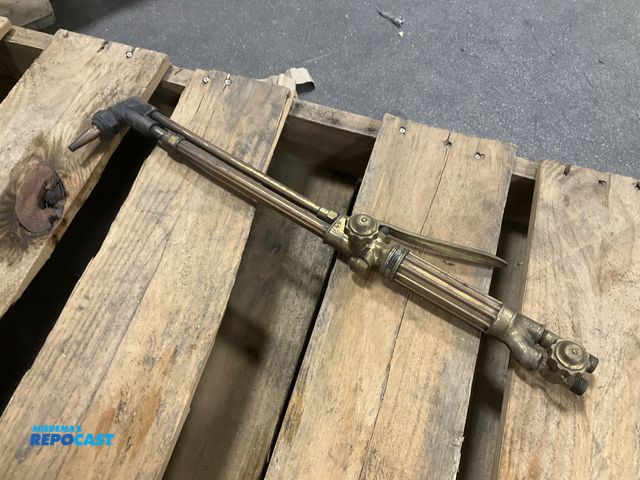 Lot 2-96391 - Victor Cutting Torch C1400C