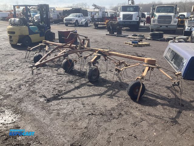 Lot 2-33603 - Vicon tow behind hay tedder