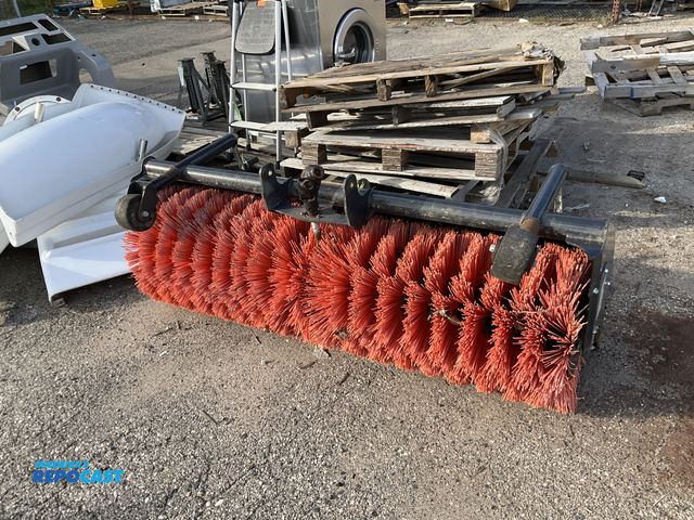Lot 2-33046 - Polaris FMAB70 Angle broom