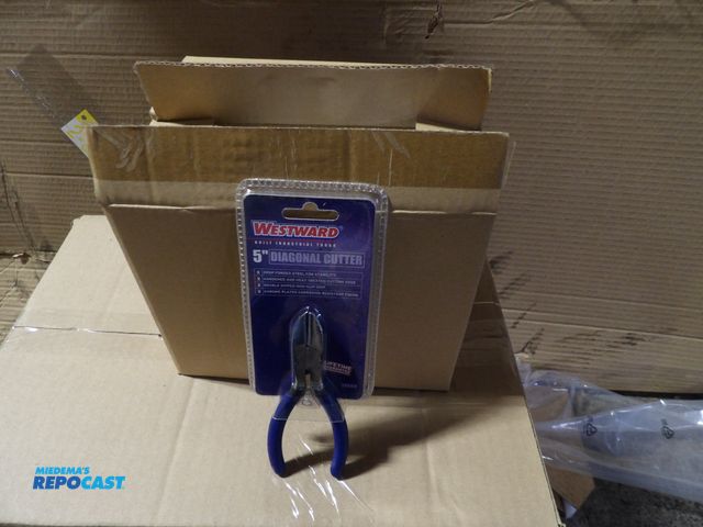 Lot 2-53084 - lot of (24) new diagonal cutting pliers flush 1/16" jaw width, 5-1/4 OAL, 1000V rating Blue