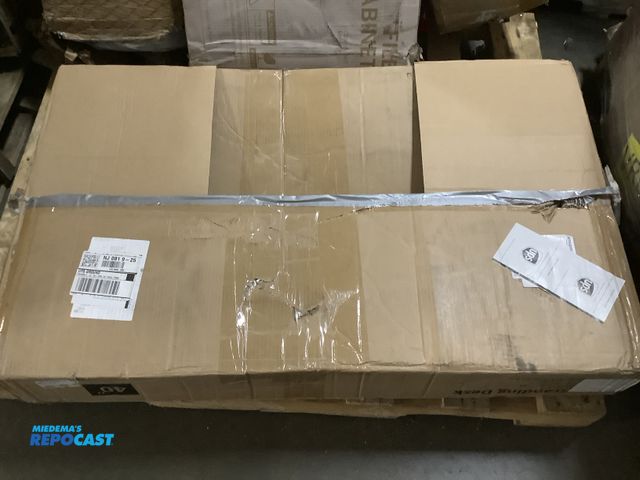 Lot 2-91005 - Desk Wooden standing desk 40”. Model: S13