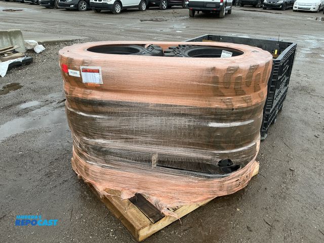 Lot 2-93972 - 8 Earthforce industrial forklift tires, 30x8.50-16