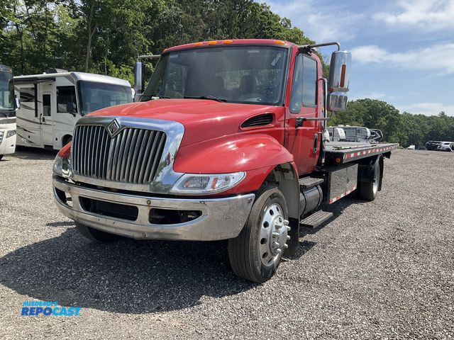 Lot 2-10287 - 2004 INTERNATIONAL 4300 WRECKER