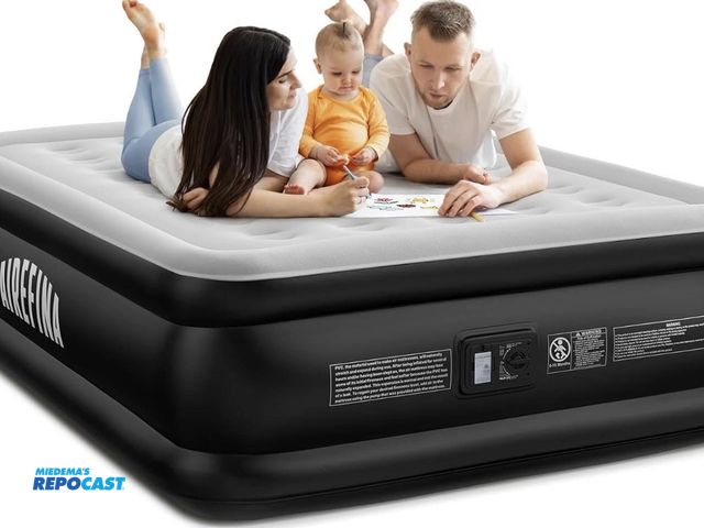 Lot 2-67094 - Airefina AF-A08 Air Mattress Queen with Built in Pump, 18 Raised Comfort 80*60*18 in