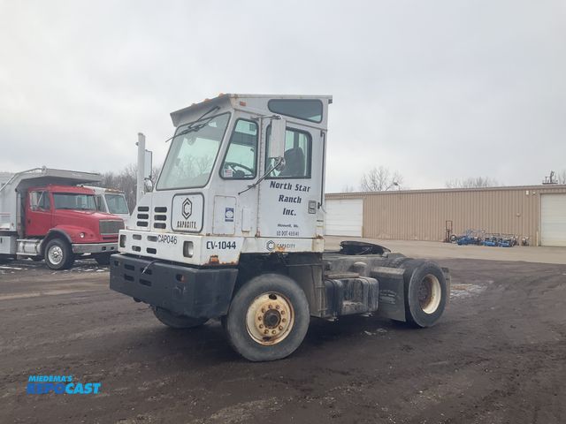 Lot 2-11501 - 2005 Capacity TJ5000 Trailer Jockey Switcher Truck