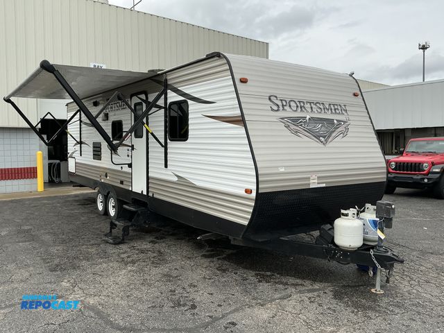 Lot 2-53470 - 2017 KZ Sportsmen Camper Travel Trailer